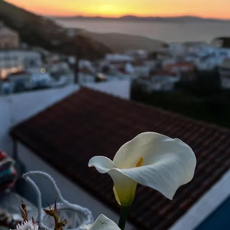 Sunset Elena Nyaraló Ioulis
